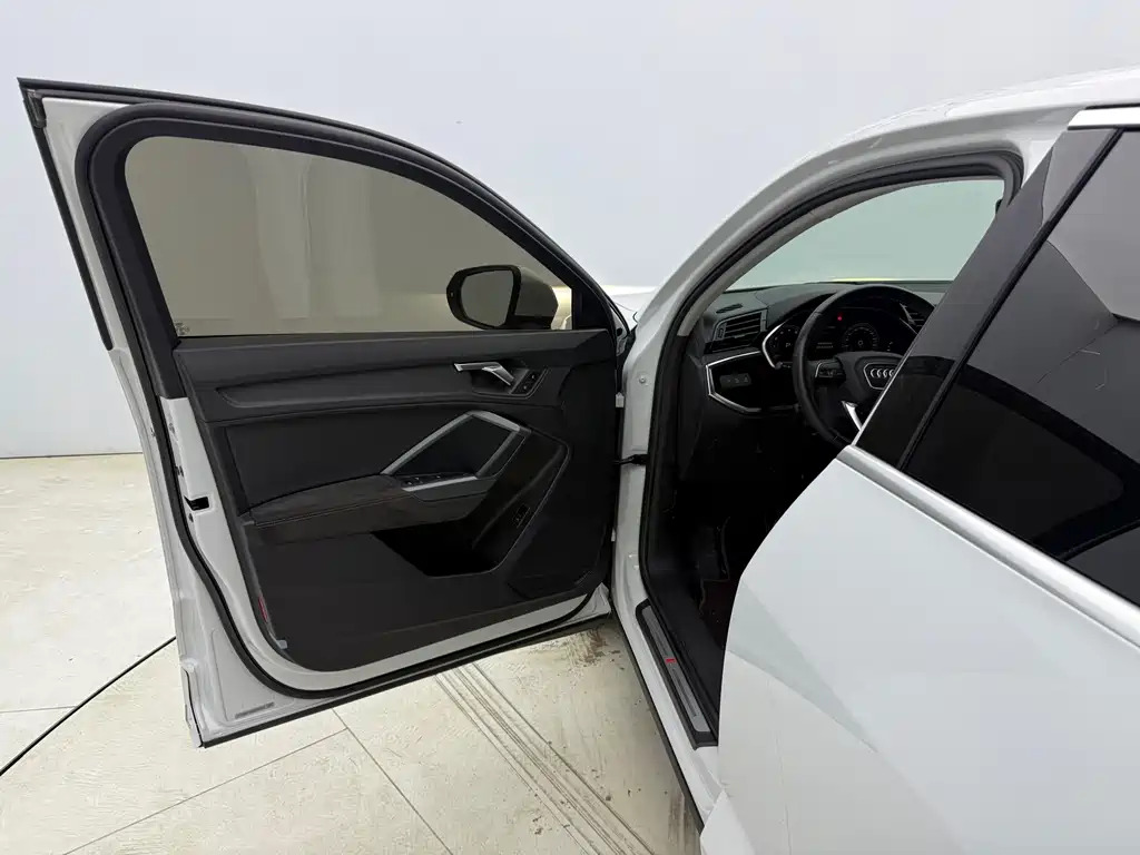 Audi Q3 Sportback — фото 21