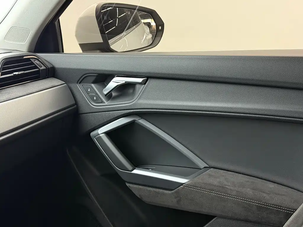 Audi Q3 Sportback — фото 10