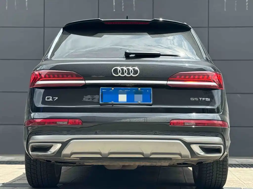 Audi Q7 — фото 20