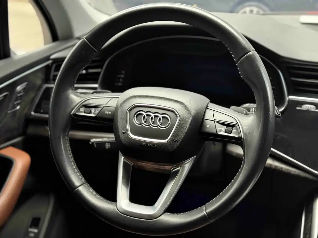 Audi Q7 — фото 9