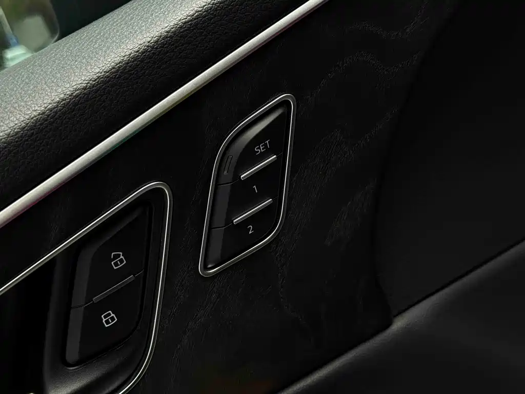 Audi Q7 — фото 10