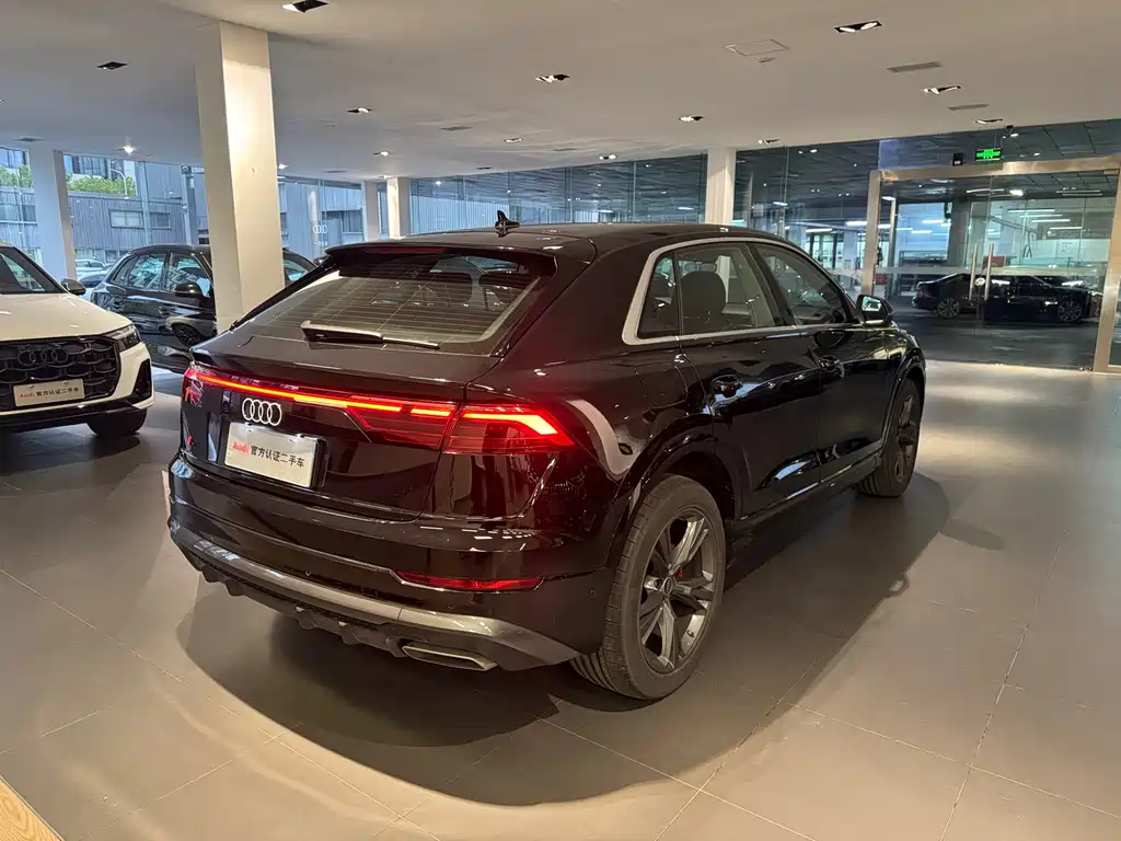 Audi Q8 — фото 6