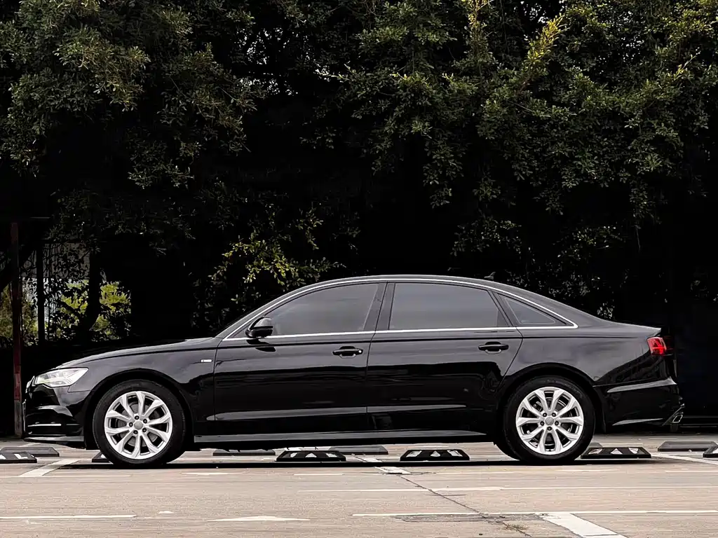 Audi A6L — фото 7