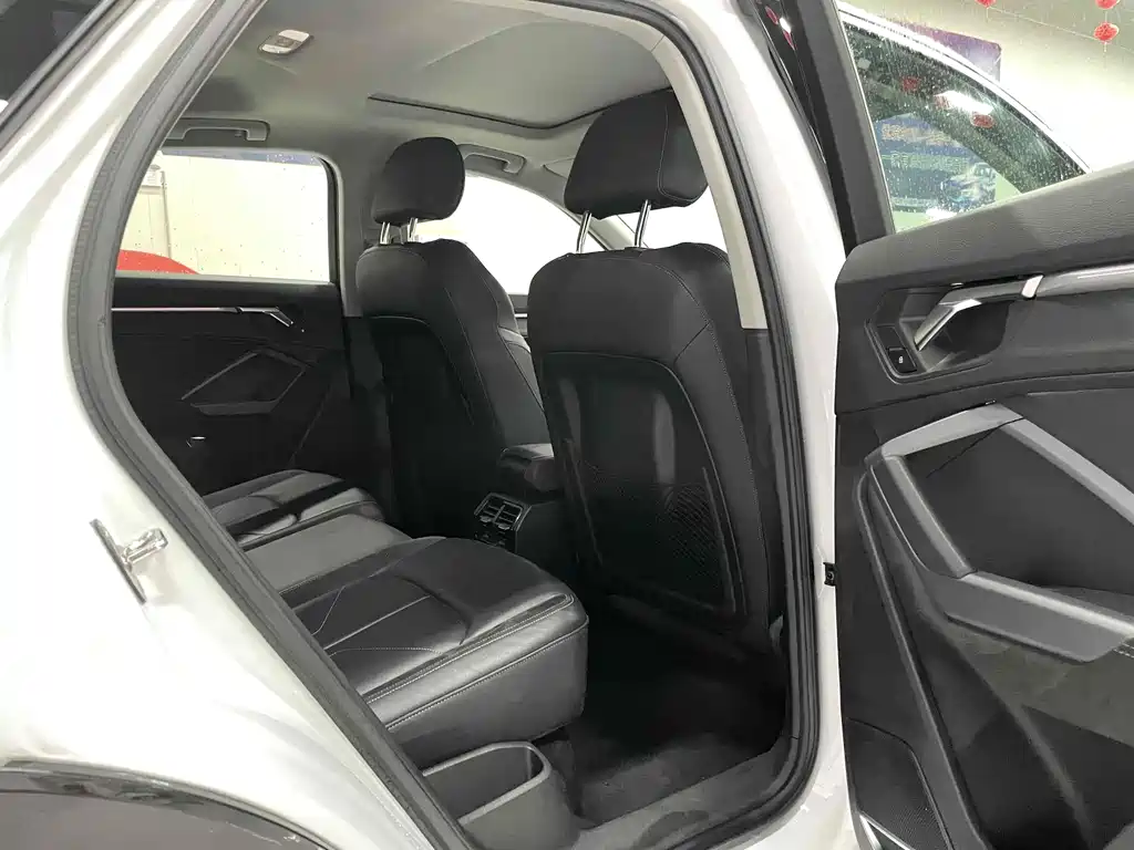 Audi Q3 Sportback — фото 14