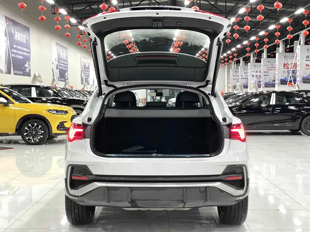 Audi Q3 Sportback — фото 20