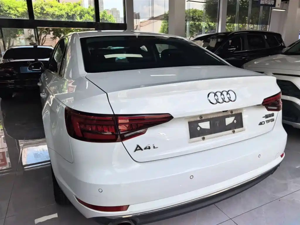 Audi A4L — фото 5