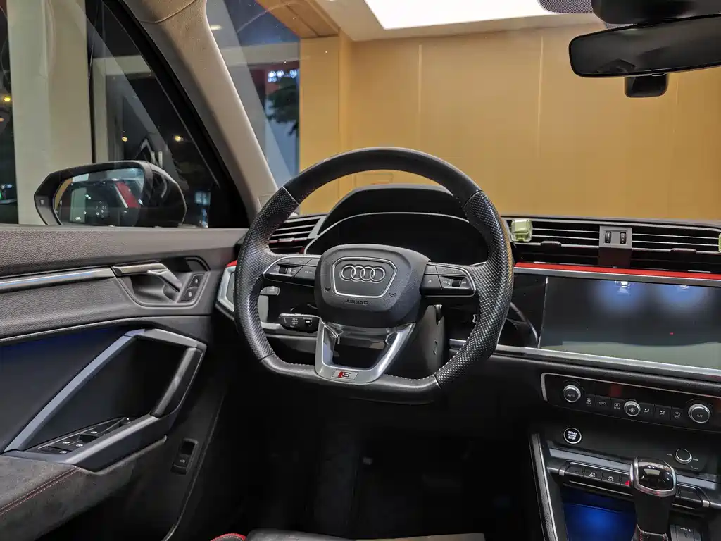 Audi Q3 Sportback — фото 15