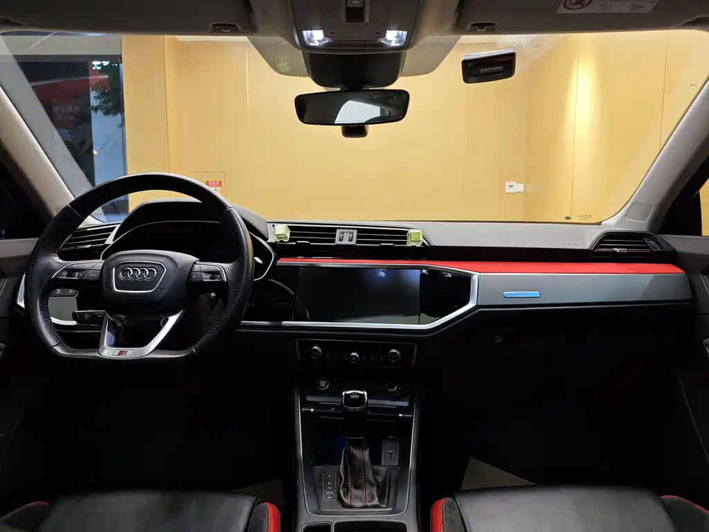 Audi Q3 Sportback — фото 20