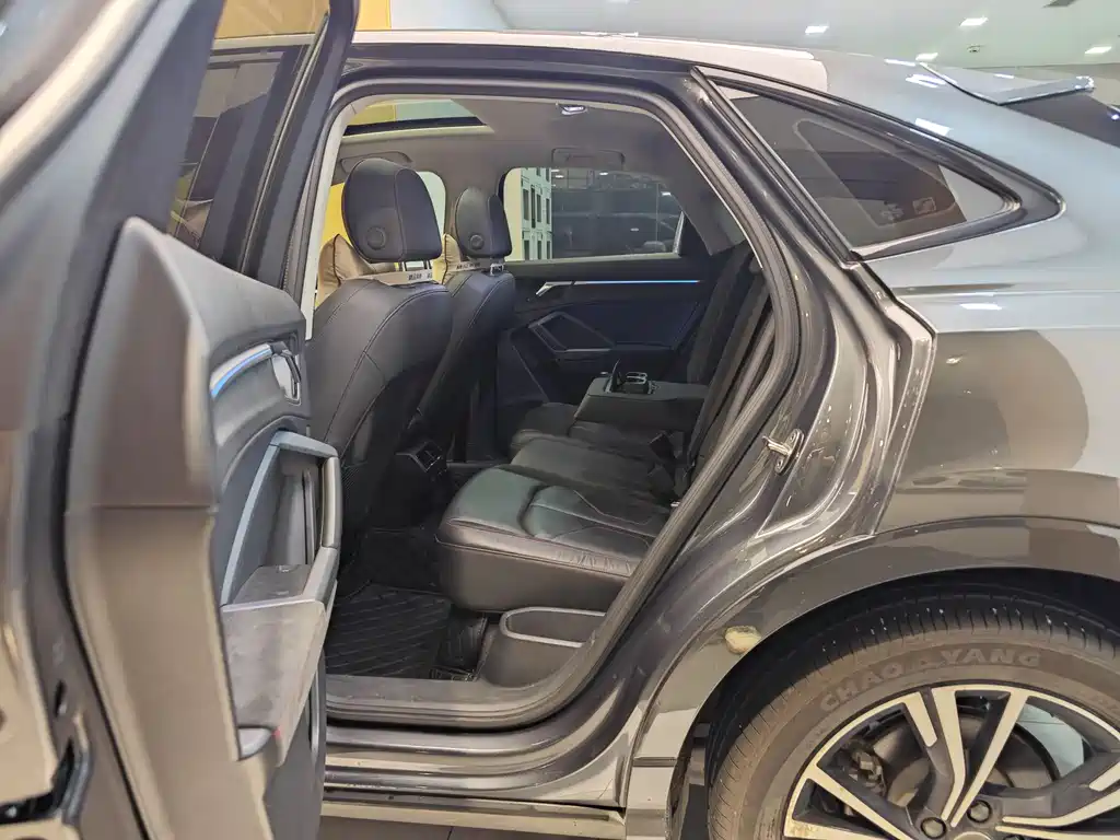 Audi Q3 Sportback — фото 22