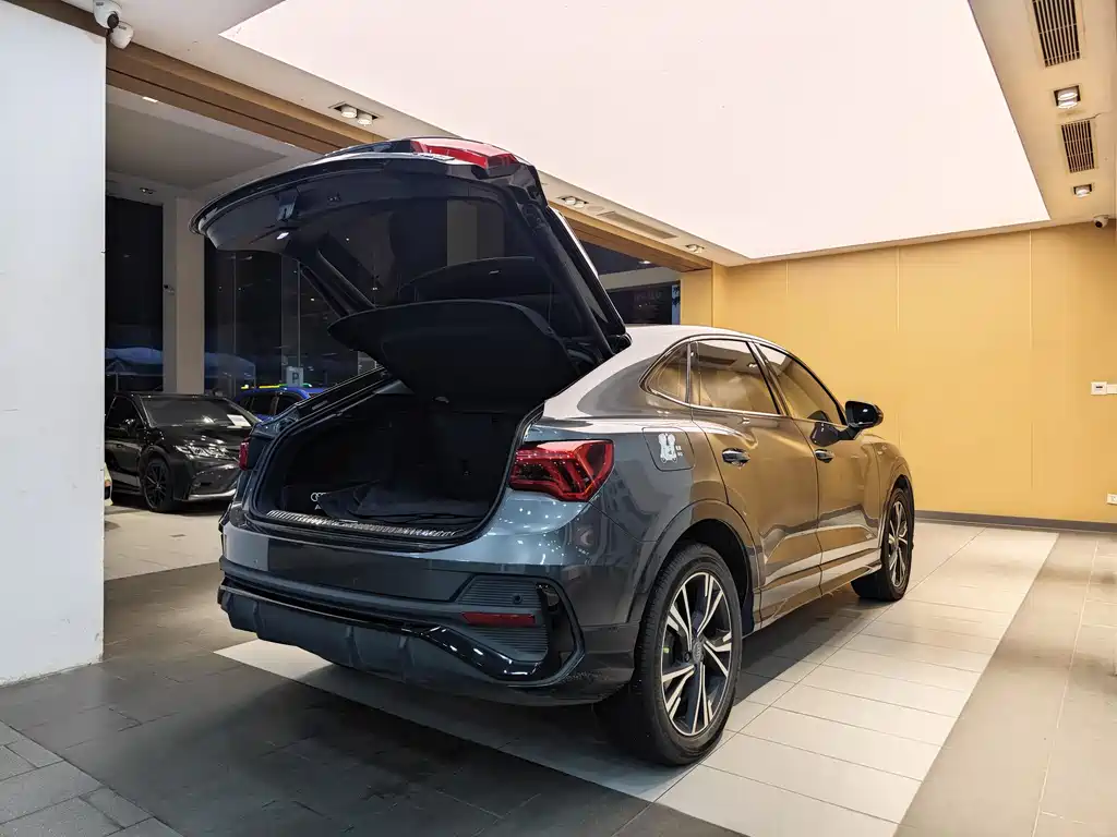 Audi Q3 Sportback — фото 31