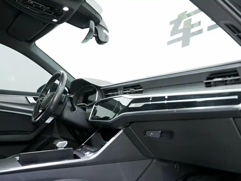 Audi A6L — фото 13