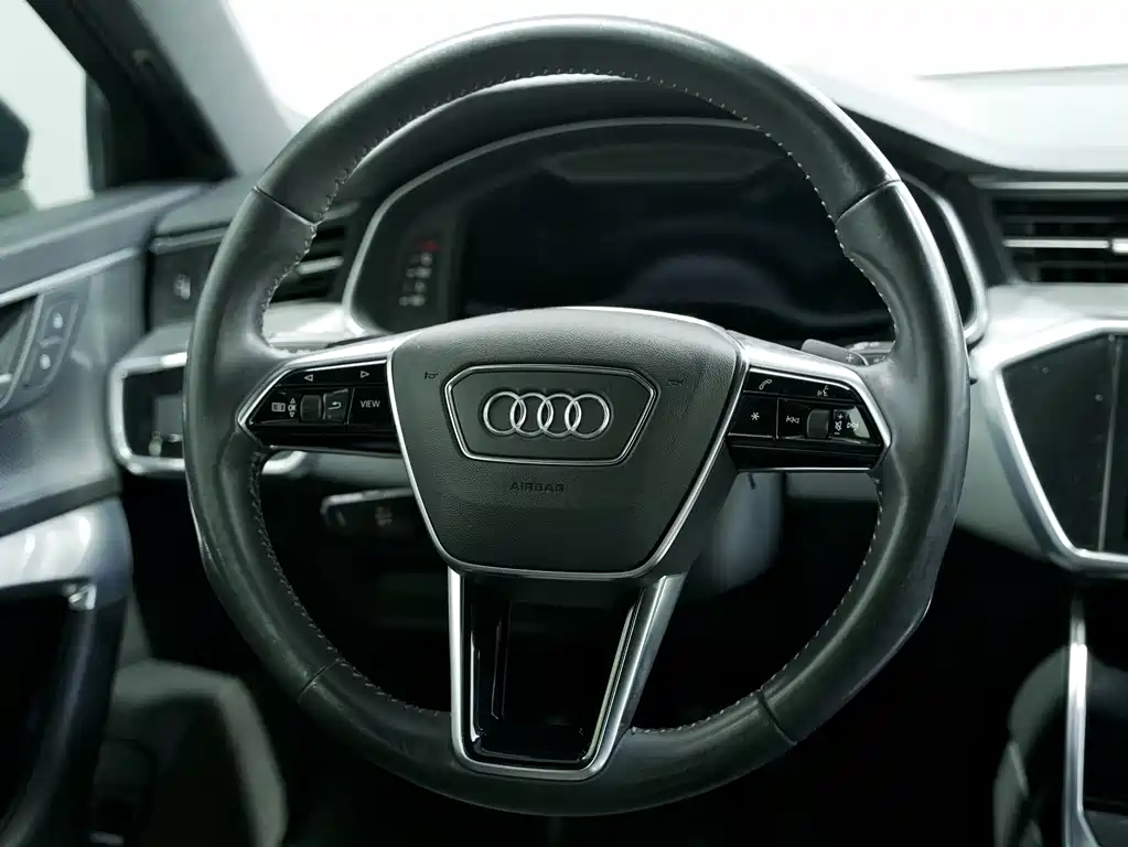 Audi A6L — фото 5