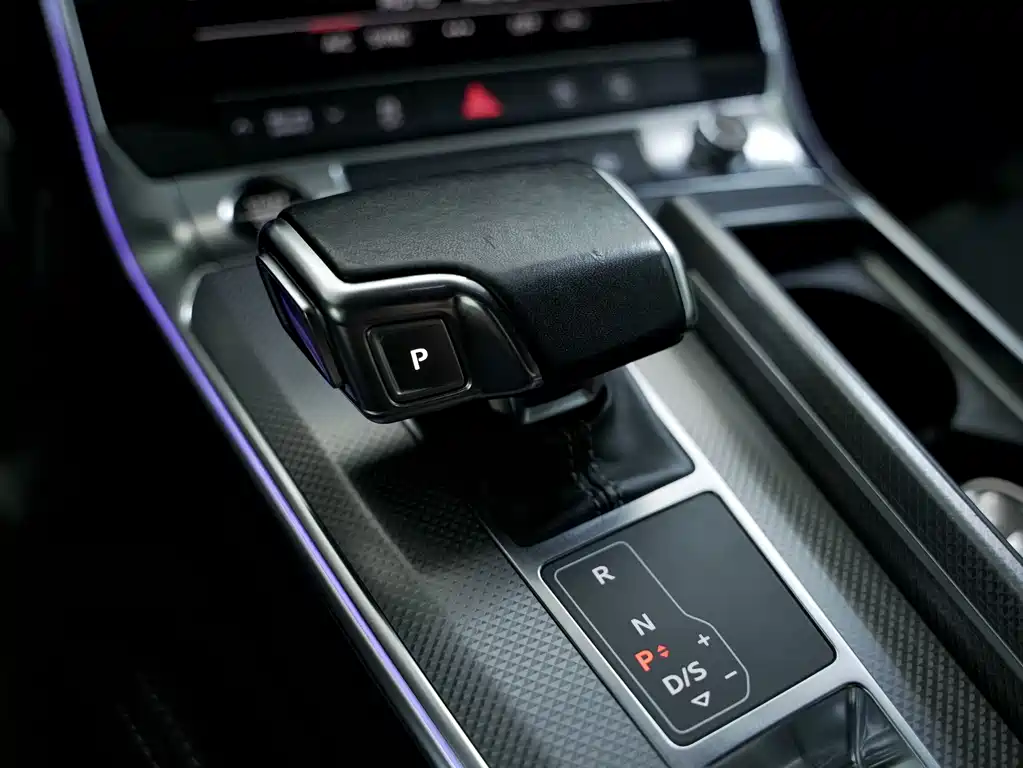 Audi A6L — фото 9