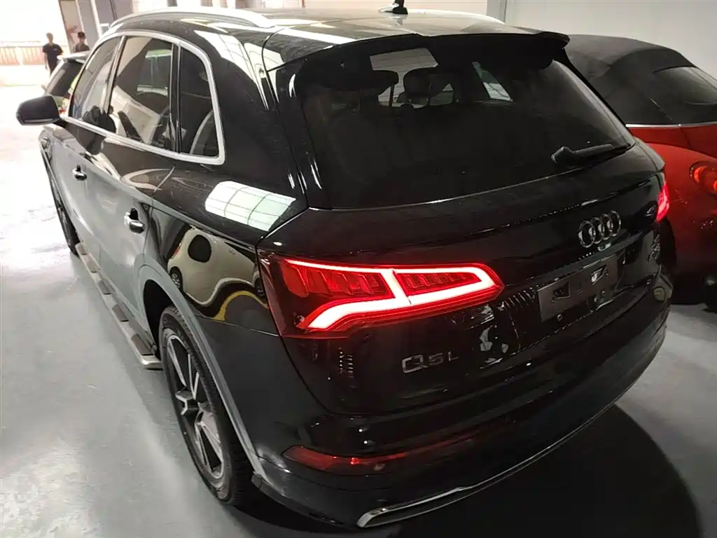 Audi Q5L — фото 5