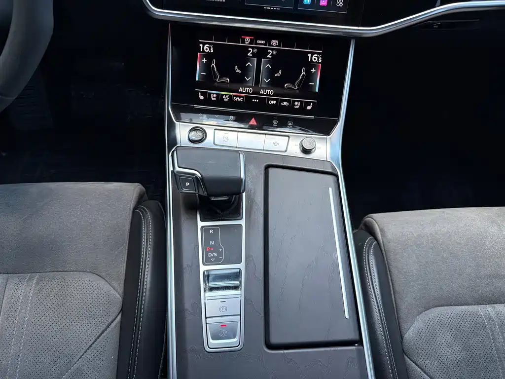 Audi A6L — фото 9