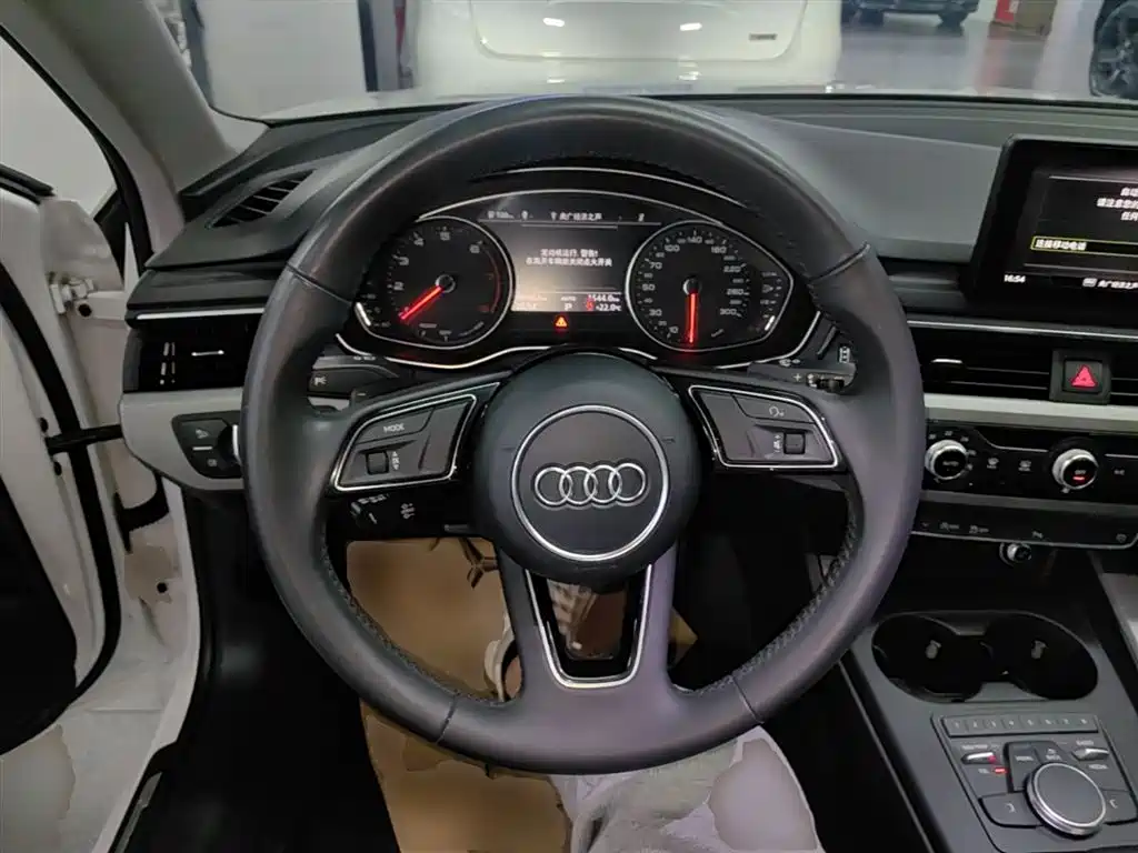 Audi A4L — фото 11