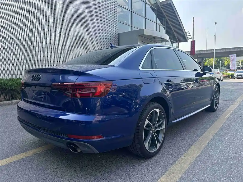 Audi A4L — фото 5