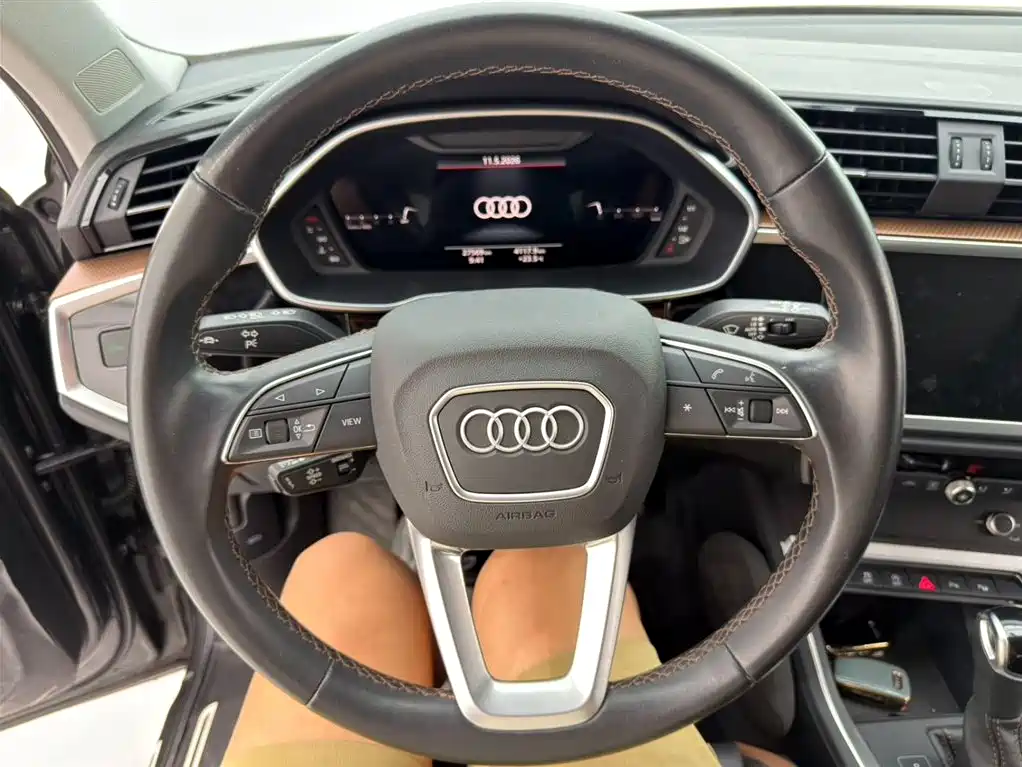 Audi Q3 — фото 11