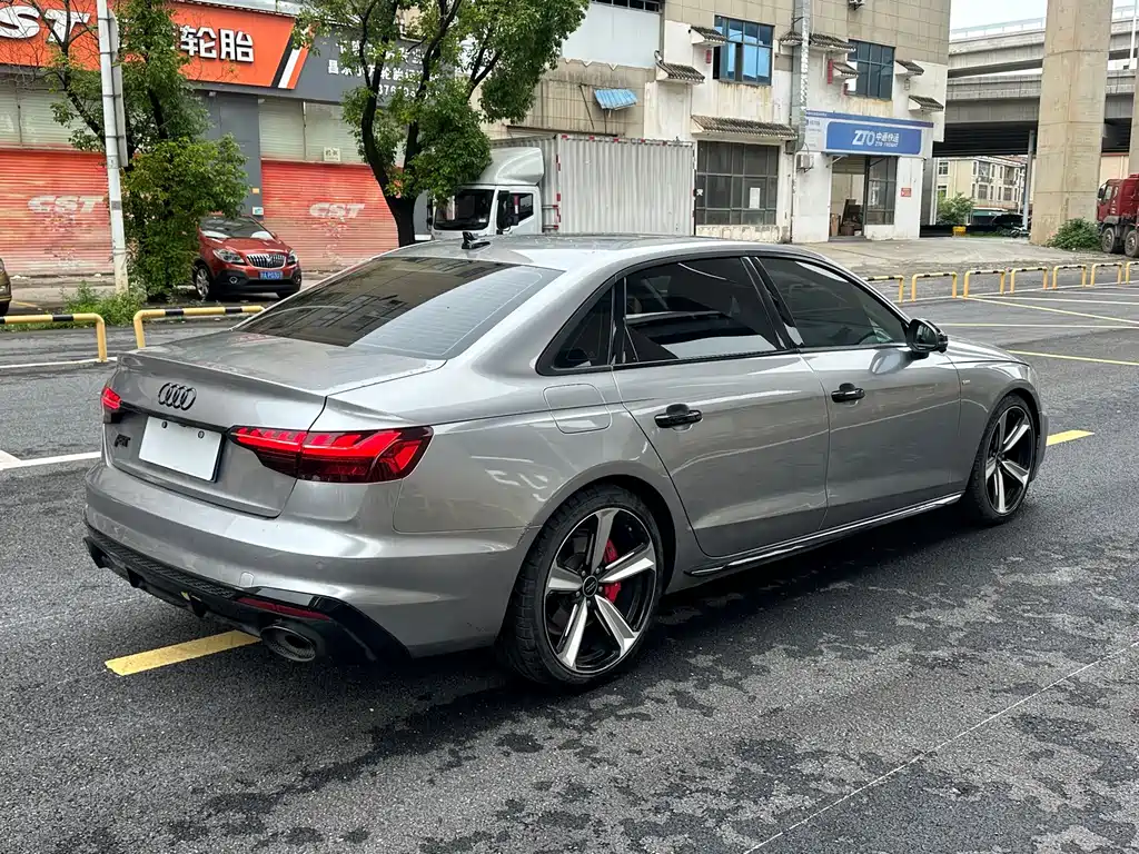 Audi A4L — фото 11