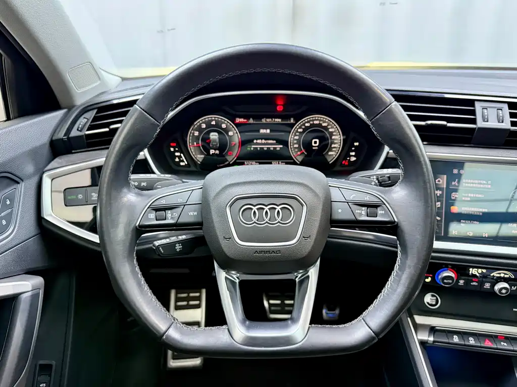 Audi Q3 — фото 9
