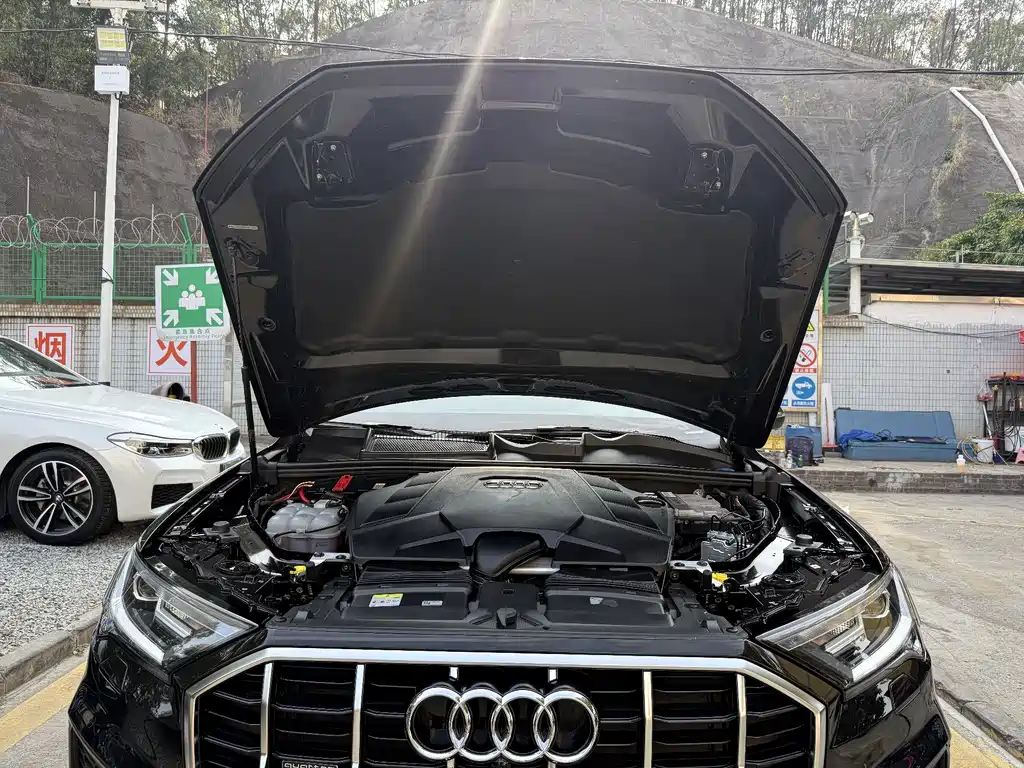 Audi Q7 — фото 17