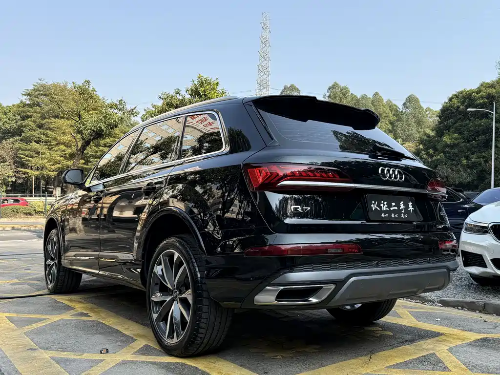 Audi Q7 — фото 3