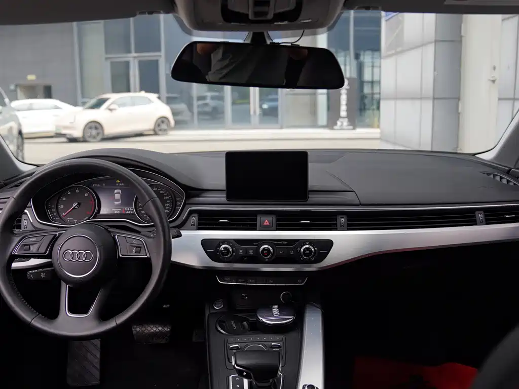 Audi A4L — фото 5