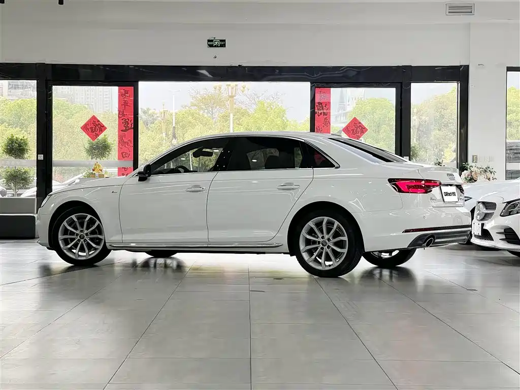 Audi A4L — фото 4