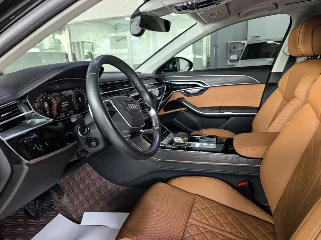 Audi A8 — фото 4