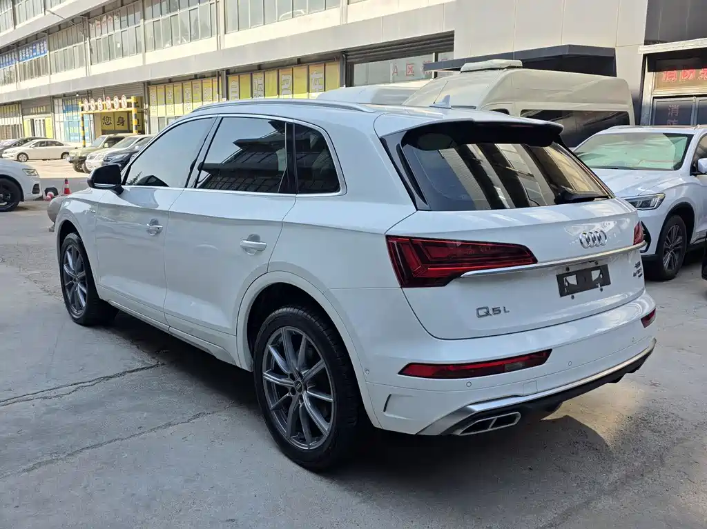 Audi Q5L — фото 4