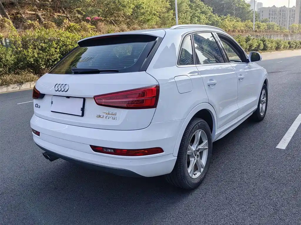 Audi Q3 — фото 24