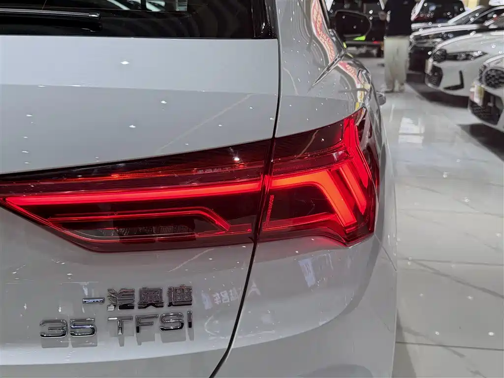Audi Q3 — фото 8