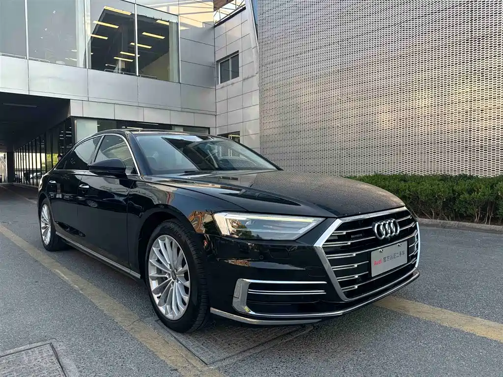 Audi A8 — фото 3