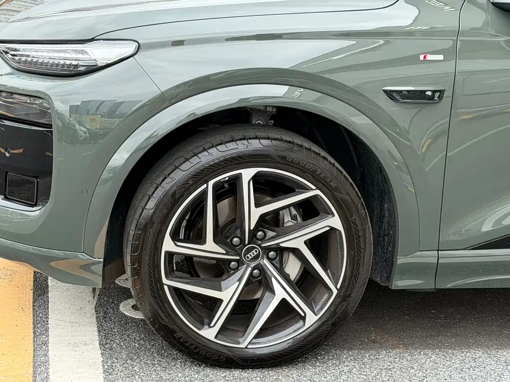 Audi Q6L e-tron — фото 7