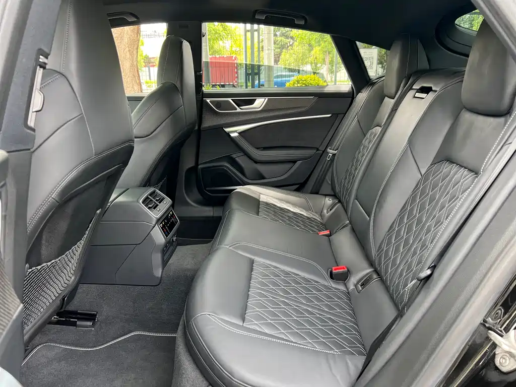 Audi A7 — фото 14