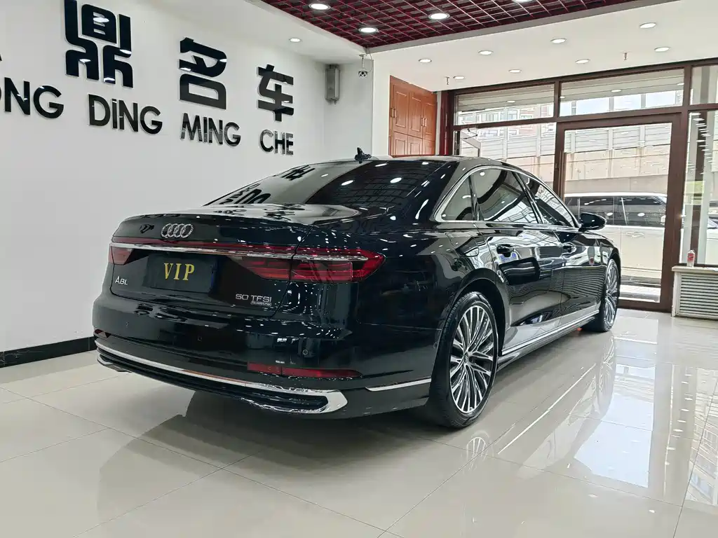 Audi A8 — фото 4