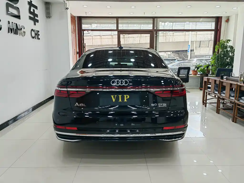 Audi A8 — фото 5