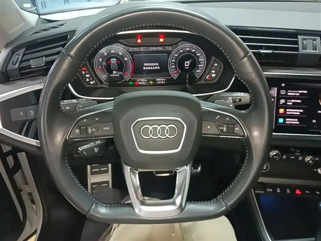 Audi Q3 — фото 11