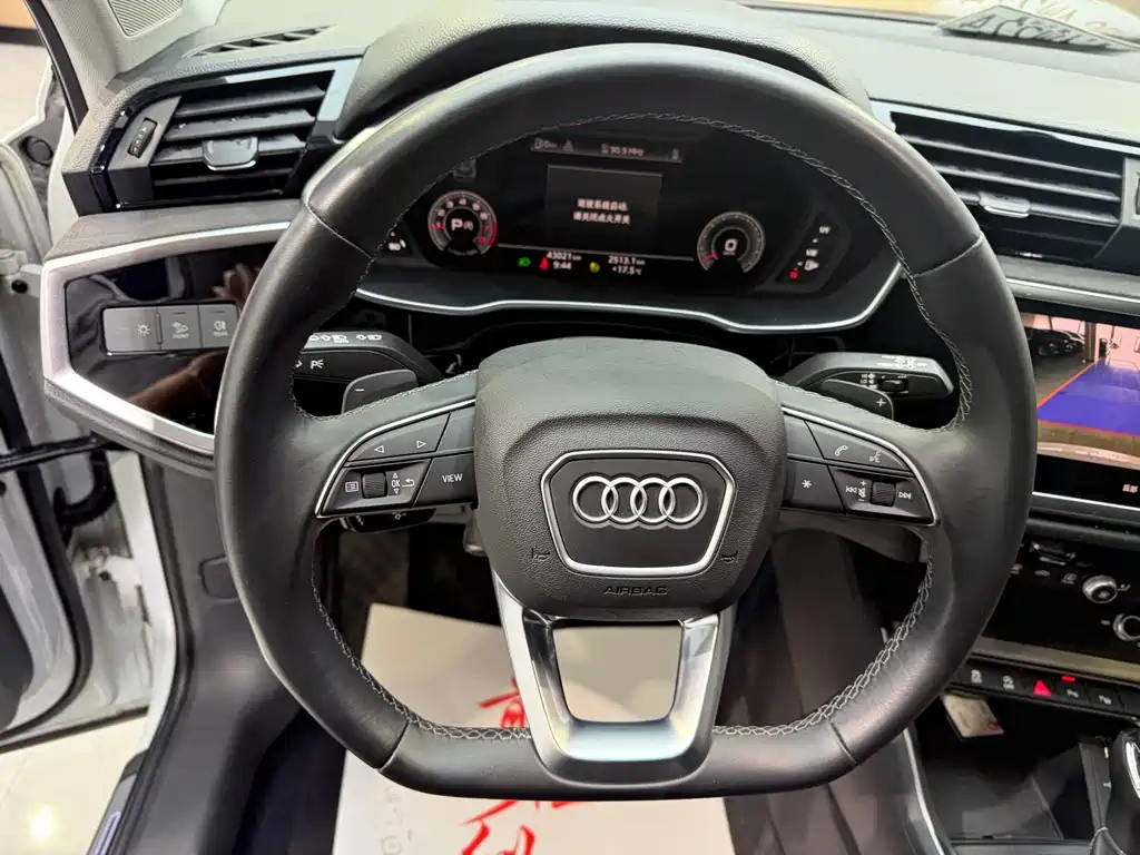 Audi Q3 — фото 9