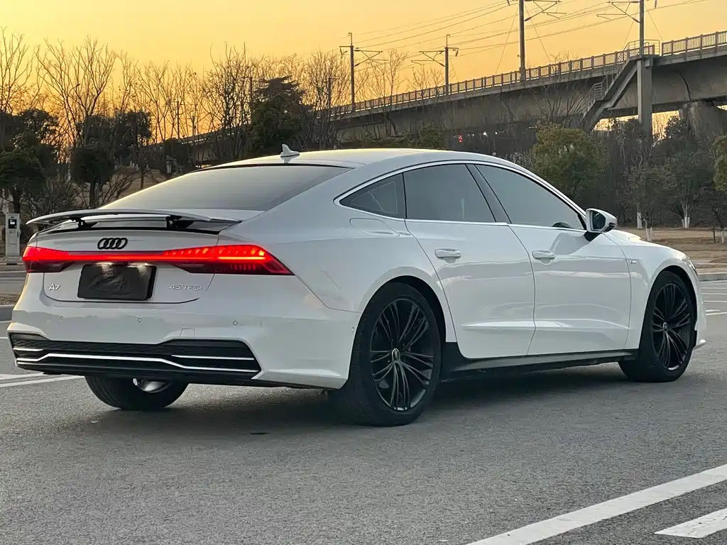 Audi A7 — фото 7