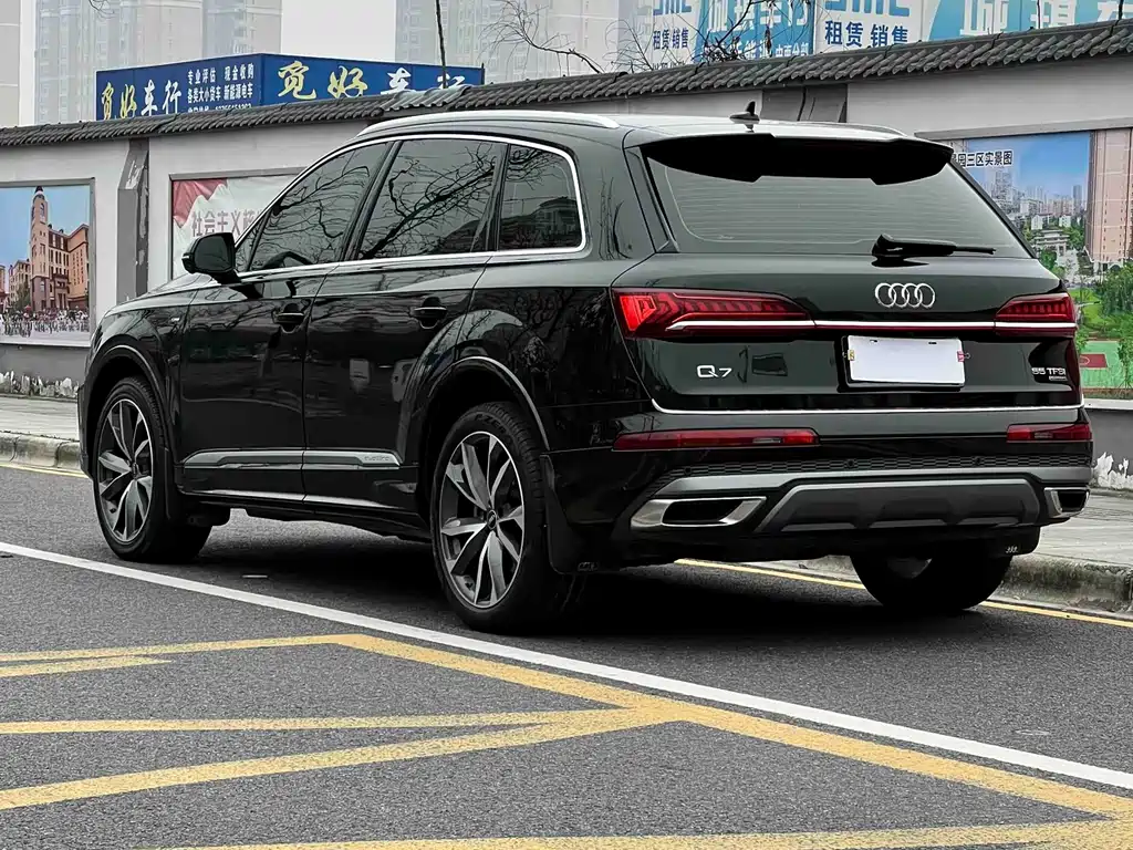 Audi Q7 — фото 6