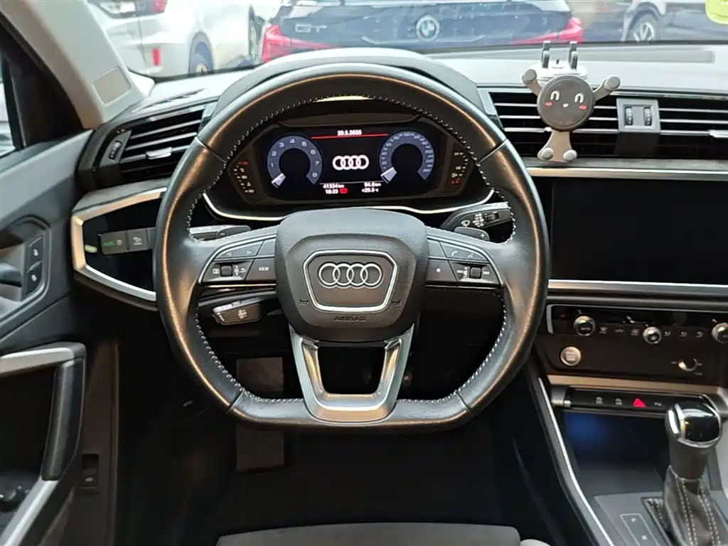 Audi Q3 — фото 11