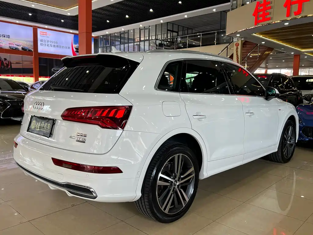 Audi Q5L — фото 5