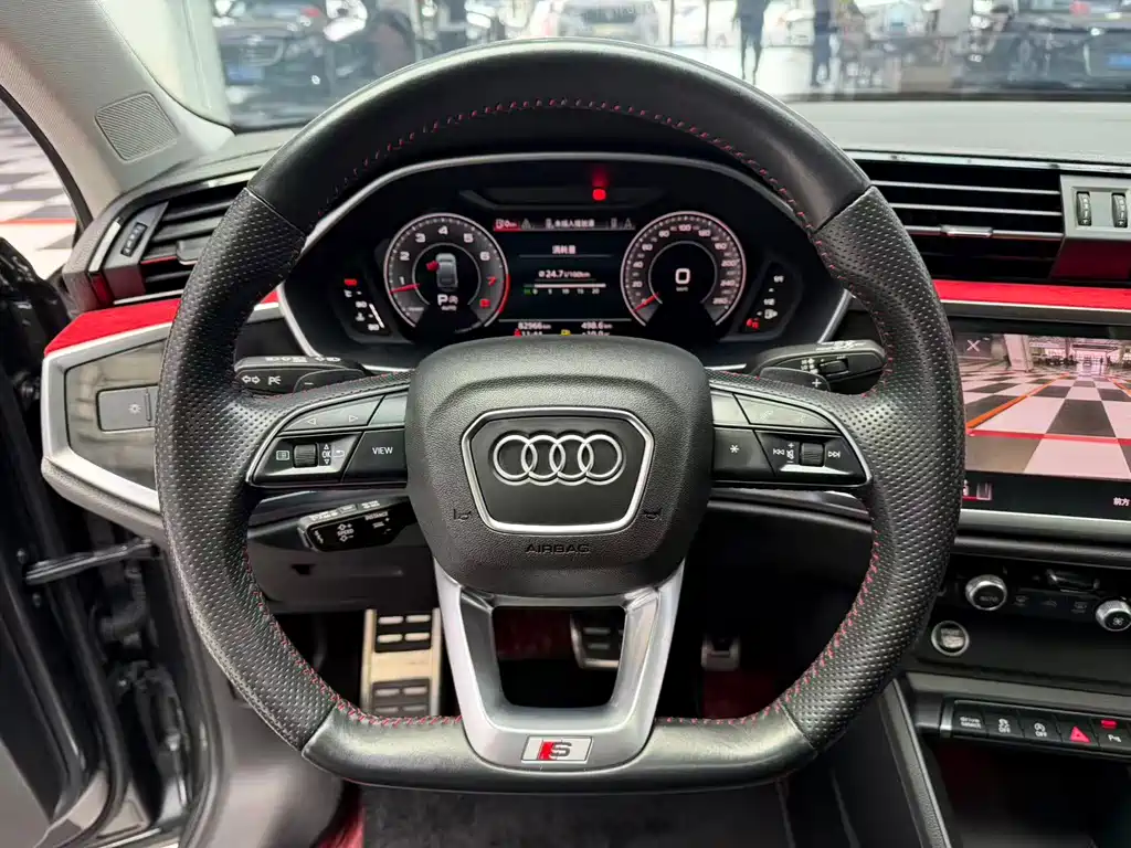 Audi Q3 Sportback — фото 8