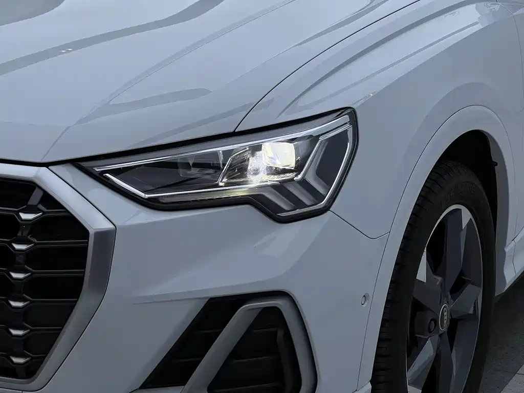 Audi Q3 — фото 4