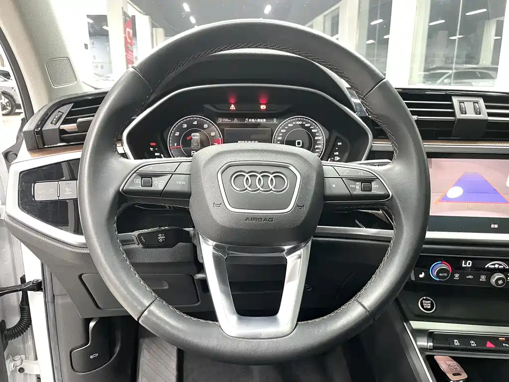 Audi Q3 — фото 8