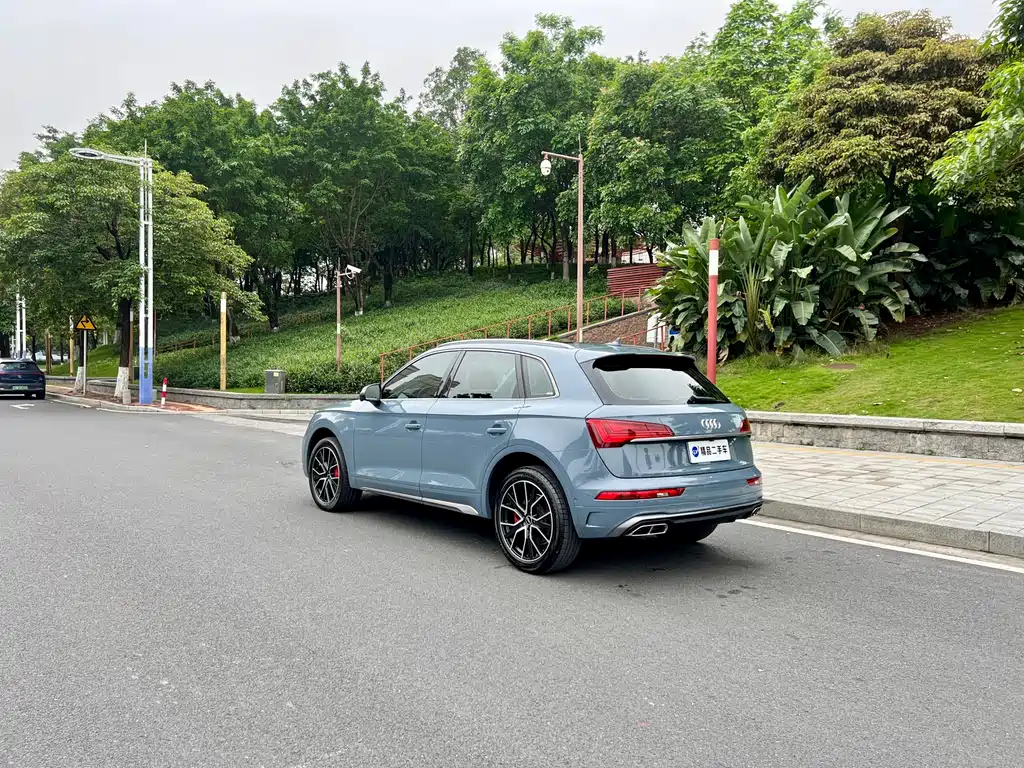 Audi Q5L — фото 25