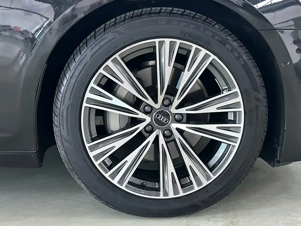 Audi A6L — фото 10