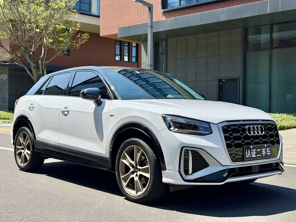 Audi Q2L — фото 3