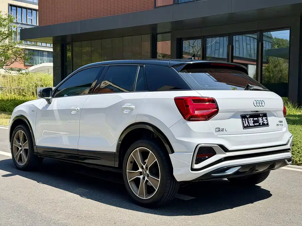 Audi Q2L — фото 21
